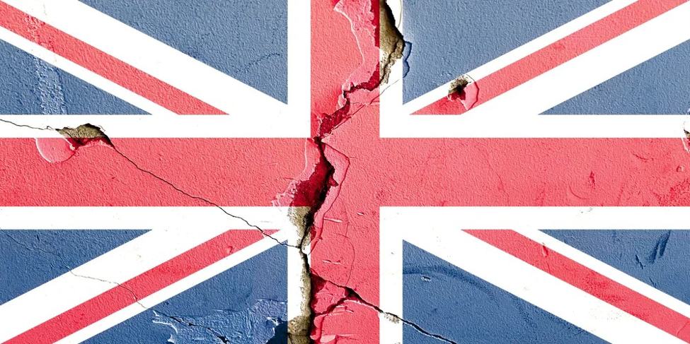 uk20flag20cracked_id_e7b85eaf-bad7-4916-b3eb-e196cd8cd985_size975.jpg